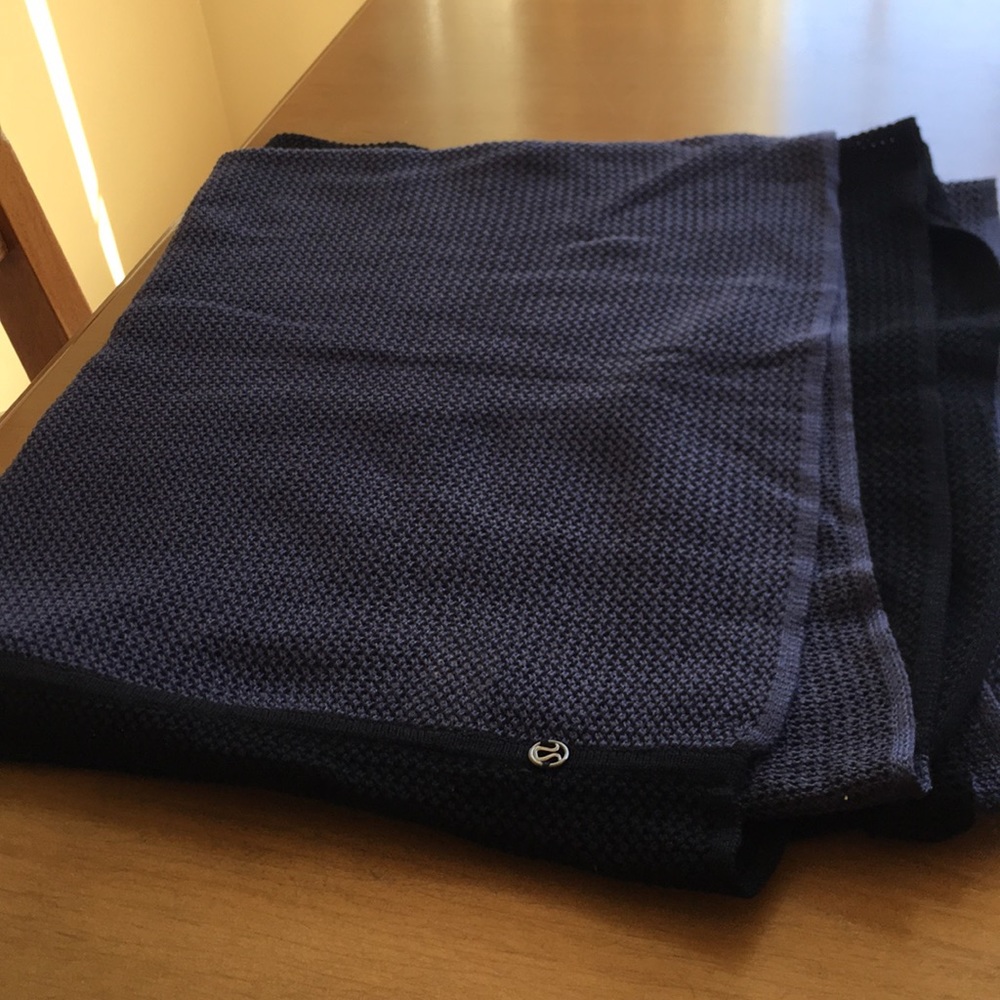 Lululemon Black & Purple Infinity scarf
